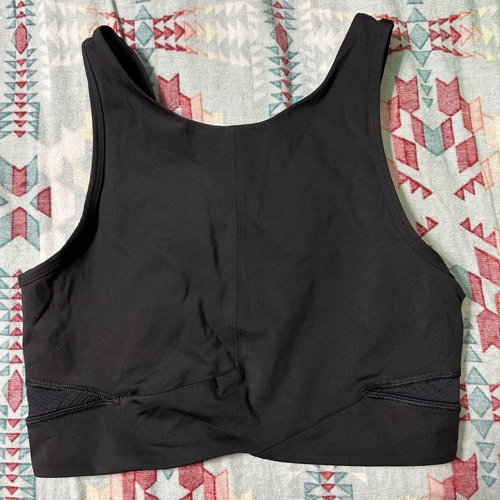 Lululemon black crop top